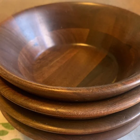 Vermilion Walnut Salad Bowls - Picture 4 of 11